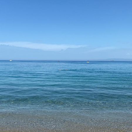 Tra Mare E Lago Torre di Faro 外观 照片