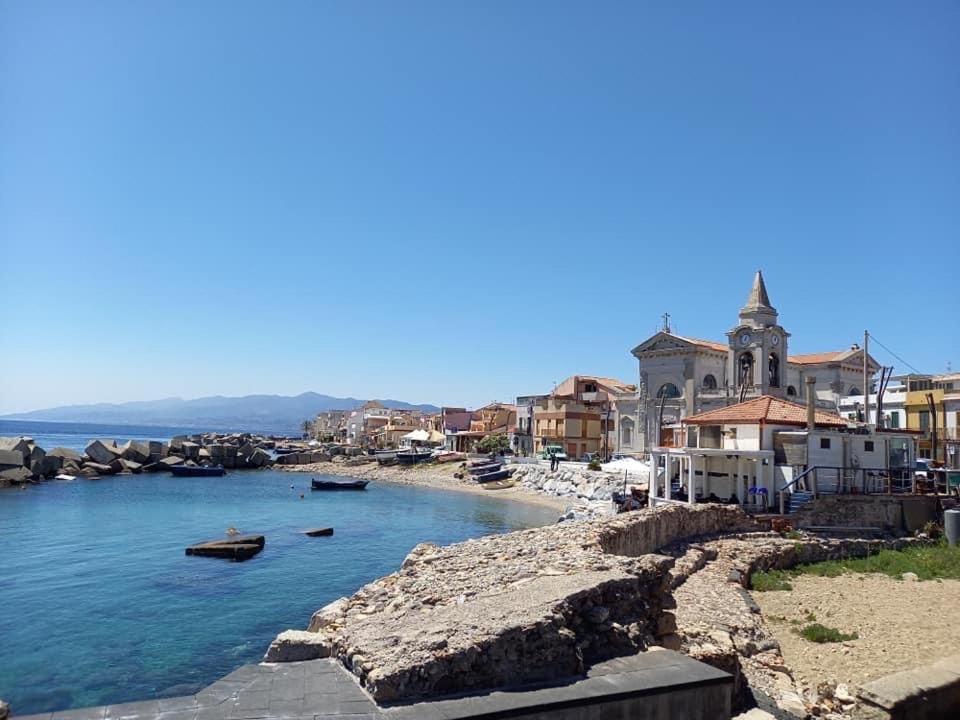 Tra Mare E Lago Torre di Faro 外观 照片