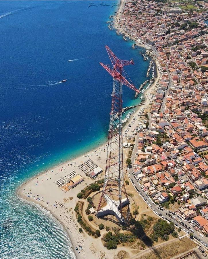 Tra Mare E Lago Torre di Faro 外观 照片