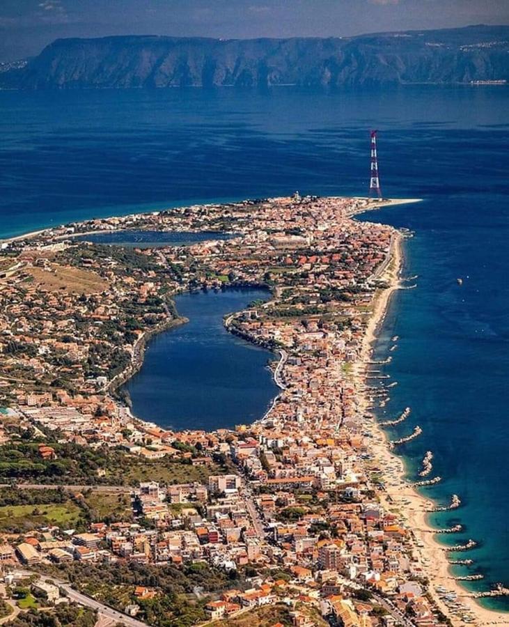 Tra Mare E Lago Torre di Faro 外观 照片